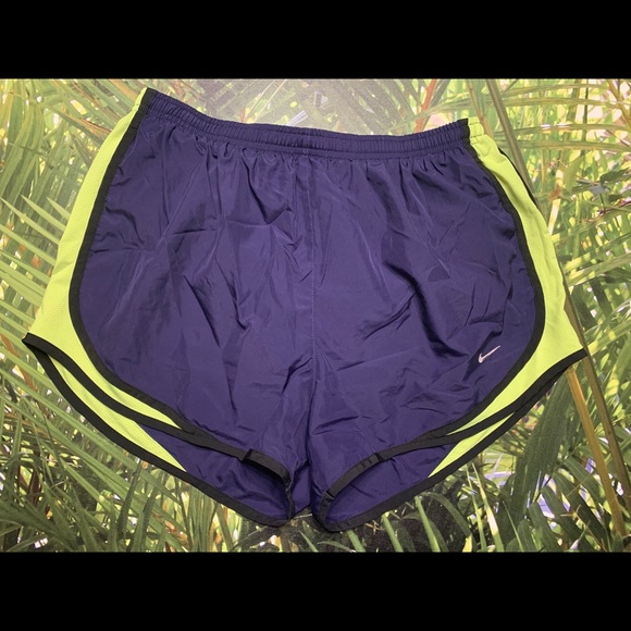 Classic Nike Workout Shorts - Picture 1 of 3